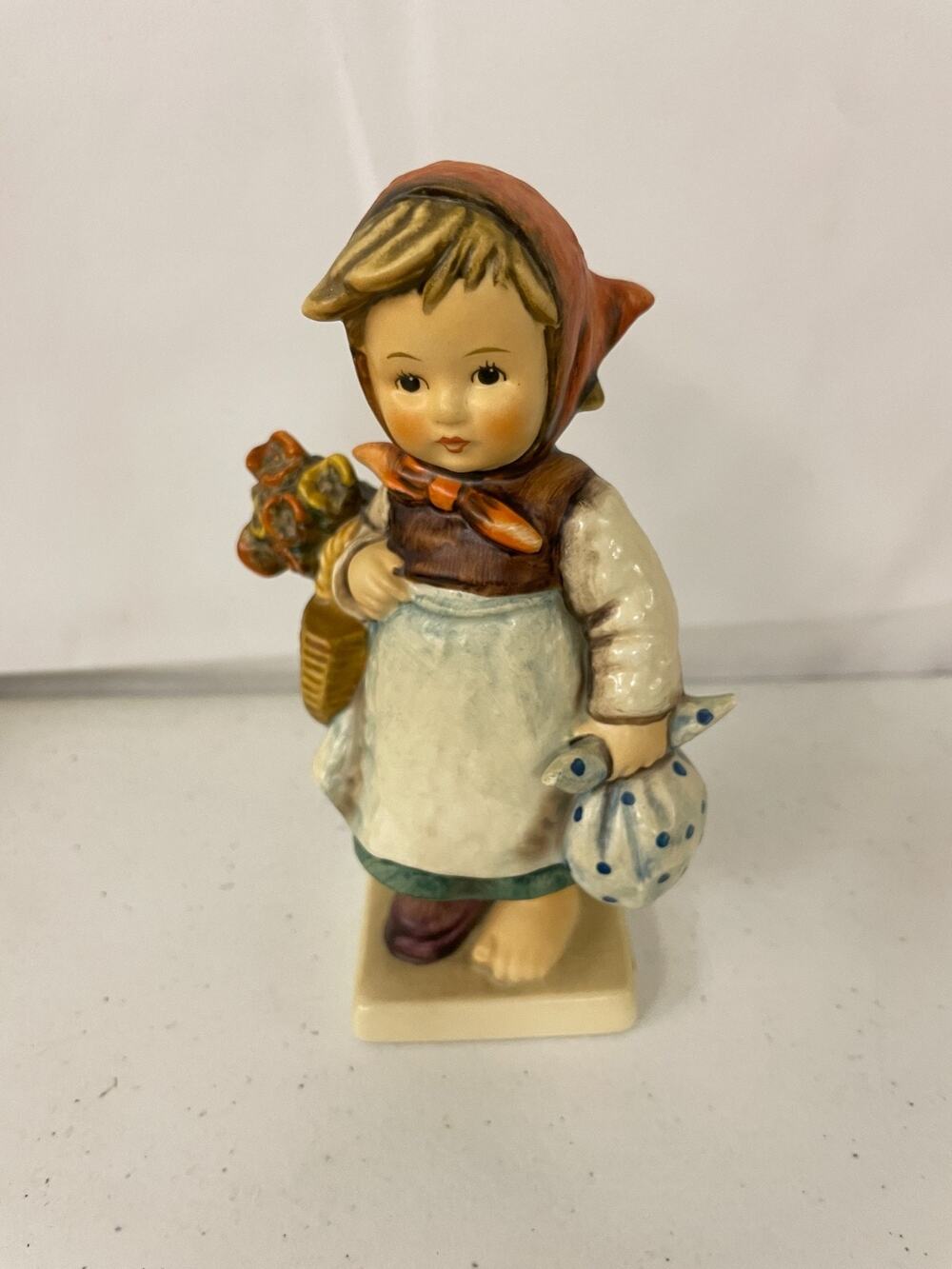 Goebel Hummel #204 Weary Wanderer Porcelain Figurine Decor W. Germany Vintage